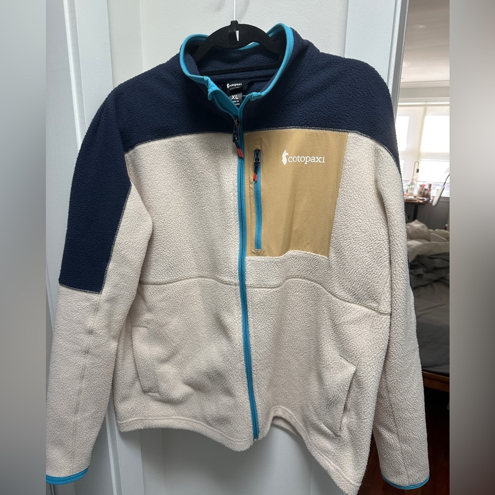 Cotopaxi Fleece Jacket with Navy Blue Accents